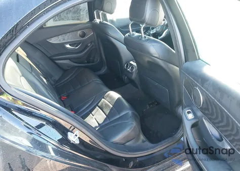 2016 Mercedes-Benz C 300 Sport z USA, uszkodzony, nr VIN 55SWF4JB2GU124250